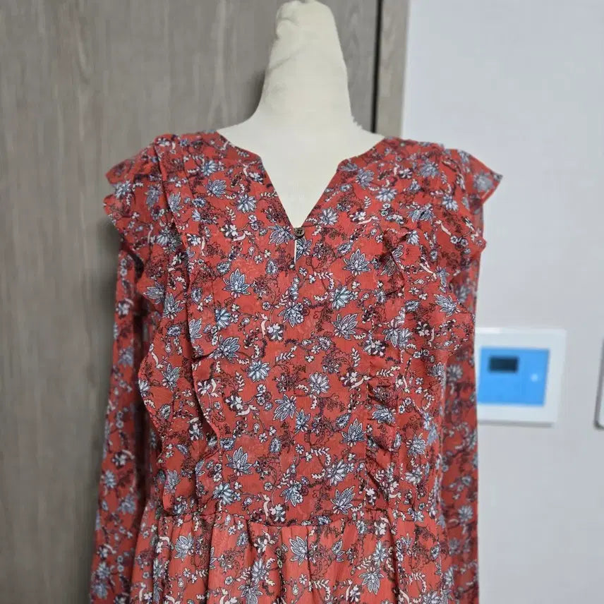 [SOLD OUT] 써스데이아일랜드 쉬폰 플라워 패턴 미디 원피스