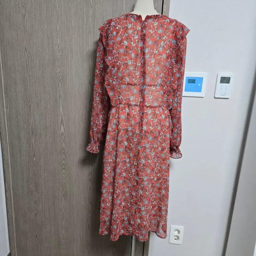 [SOLD OUT] 써스데이아일랜드 쉬폰 플라워 패턴 미디 원피스