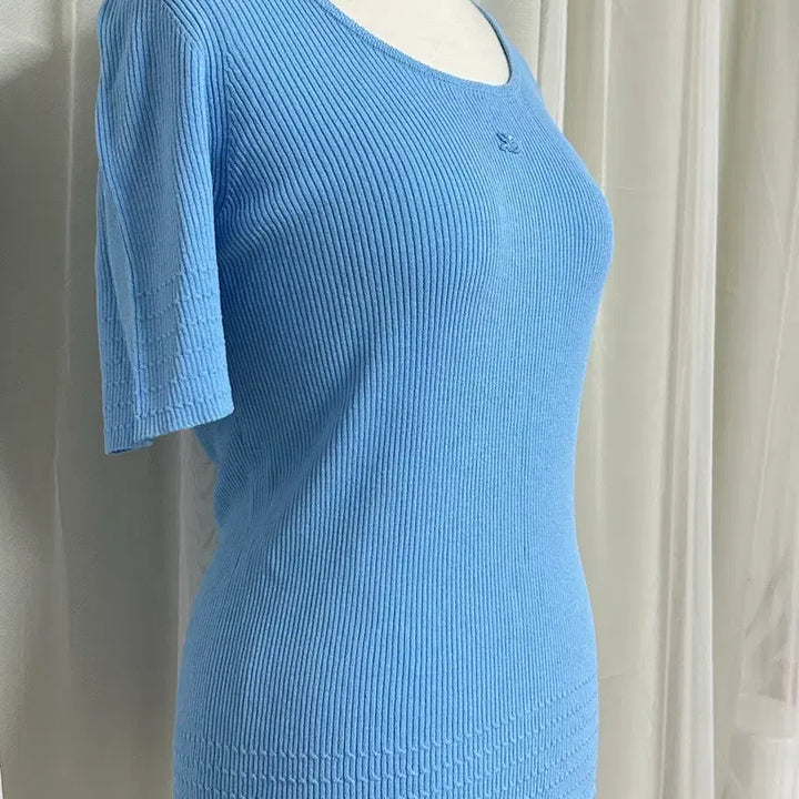 [BUNJANG] Courrèges Sky Blue Ribbed Rayon Knit Top / 꾸레쥬 스카이블루 리브 골지 레이온 니트 반팔