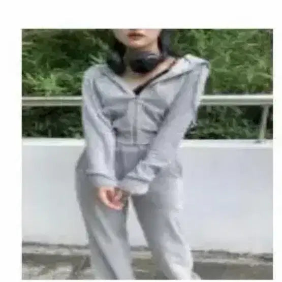 [BUNJANG] Acuvee Club Cropped Hoodie Zip-up / 아쿠비 클럽 크롭 후드집업