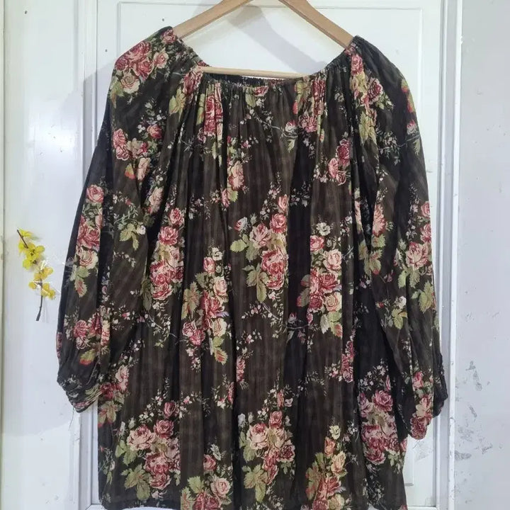 [BUNJANG] Open Shoulder Floral Blouse / 봄 여름 오픈솔더 면블라우스. 가슴단면63