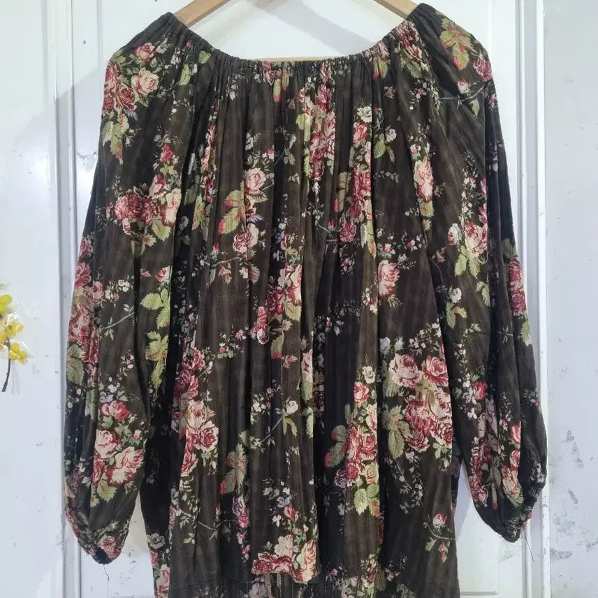 [BUNJANG] Open Shoulder Floral Blouse / 봄 여름 오픈솔더 면블라우스. 가슴단면63