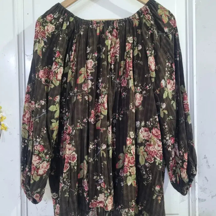 [BUNJANG] Open Shoulder Floral Blouse / 봄 여름 오픈솔더 면블라우스. 가슴단면63