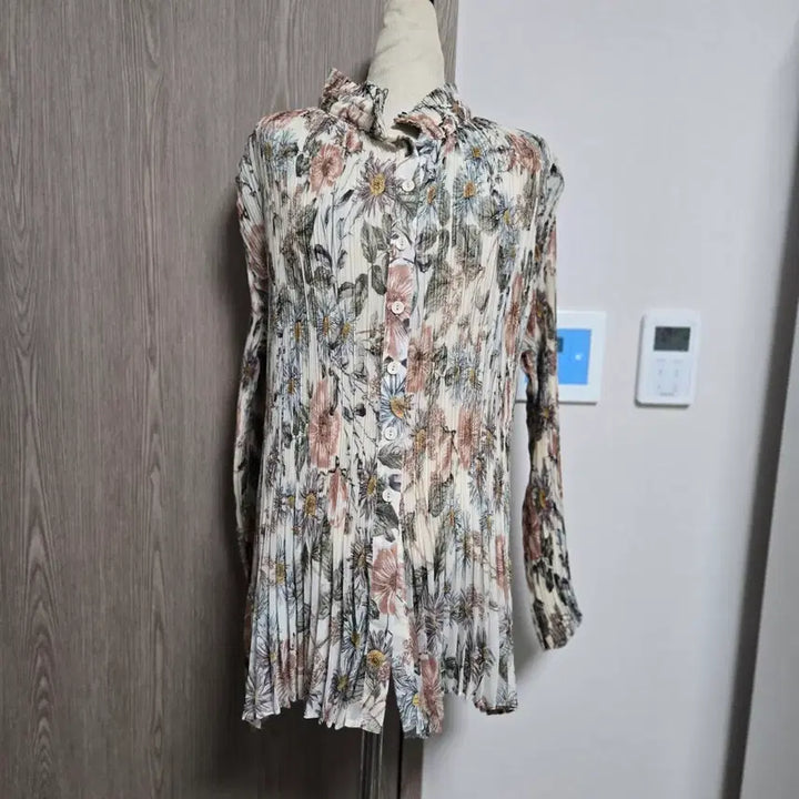 [BUNJANG] Lie Sang Bong Floral Pattern Pleated Blouse / 이상봉 상태굿 플라워 패턴 플리츠  블라우스