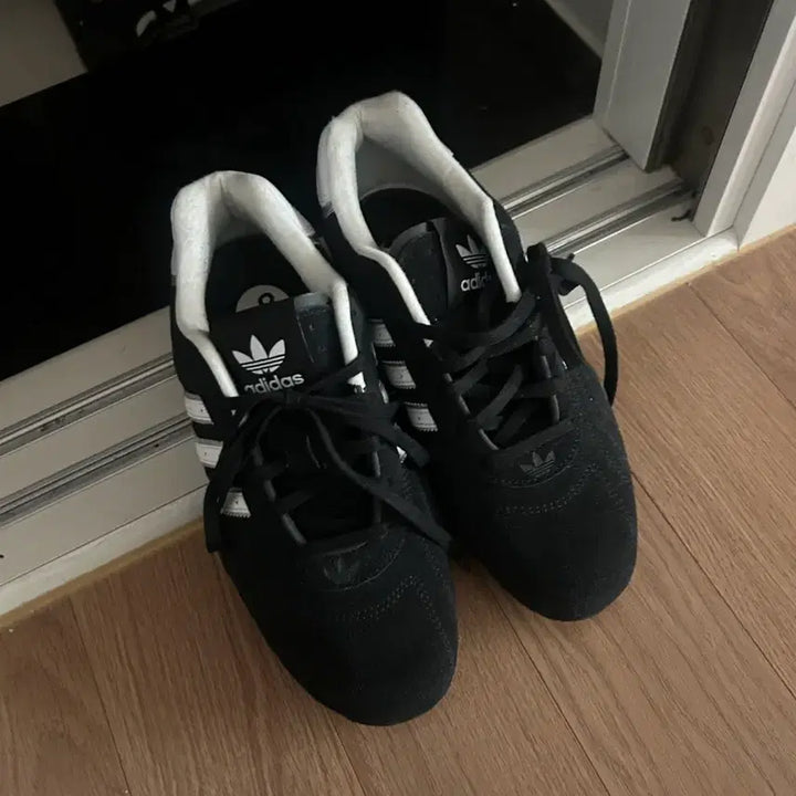 [BUNJANG] Adidas Originals Adiracer Low Core Black Cloud White / 아디다스 오리지널스 아디레이서 로우 코어 블랙 클라우드 화이트 225