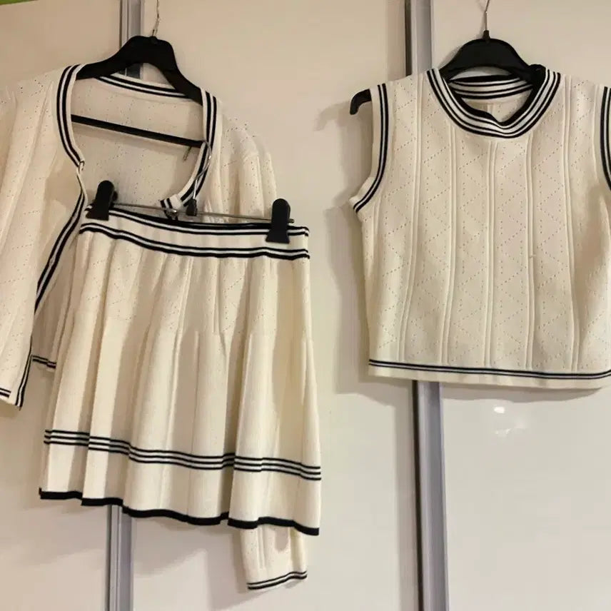 [BUNJANG] Ivory Knit Three-Piece Set / 아이보리색 니트 쓰리피스 나시 가디건 치마 세트