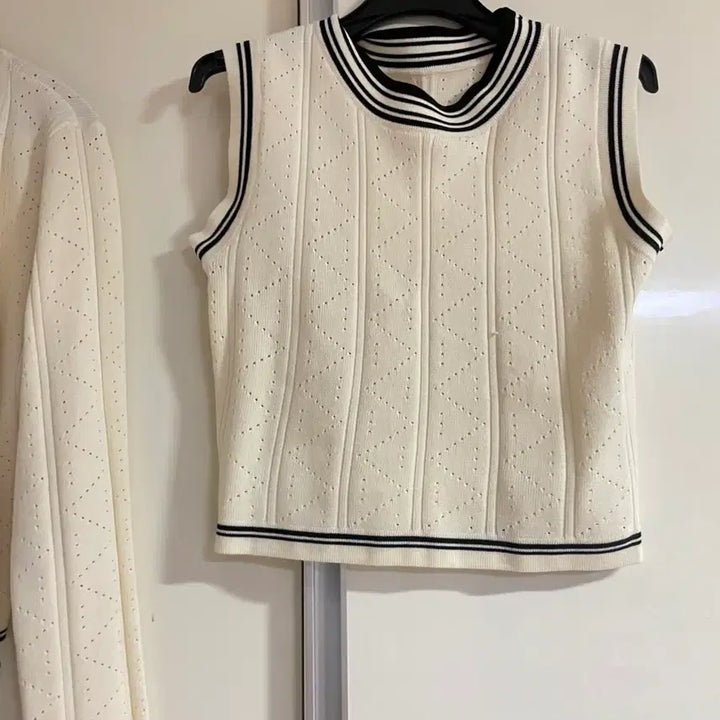 [BUNJANG] Ivory Knit Three-Piece Set / 아이보리색 니트 쓰리피스 나시 가디건 치마 세트