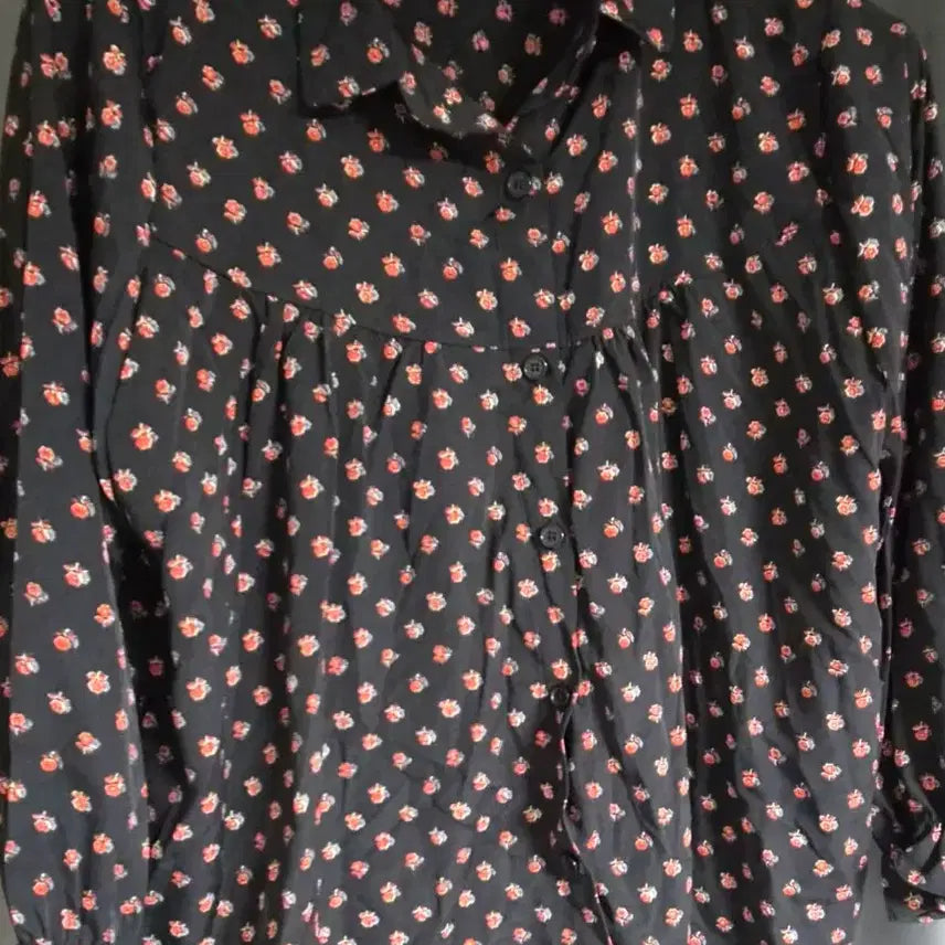 [BUNJANG] Floral Print Black Blouse / 잔꽃무늬 블랙 블라우스