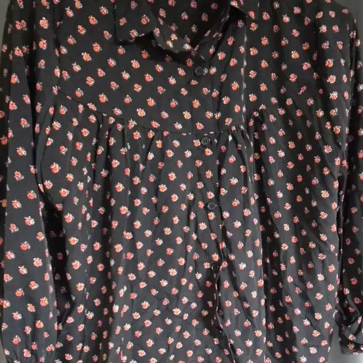[BUNJANG] Floral Print Black Blouse / 잔꽃무늬 블랙 블라우스
