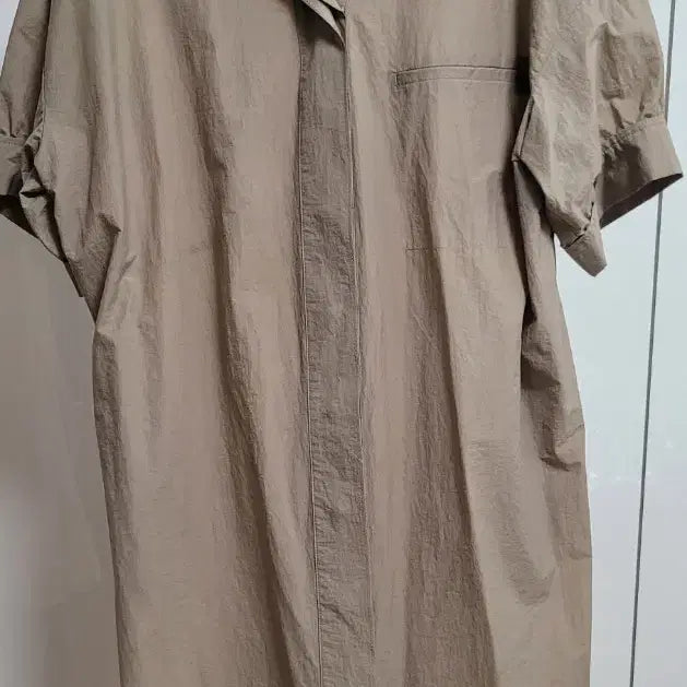 [BUNJANG] LIST
Shirt Long Dress Beige / 리스트 셔츠형 롱 원피스 베이지