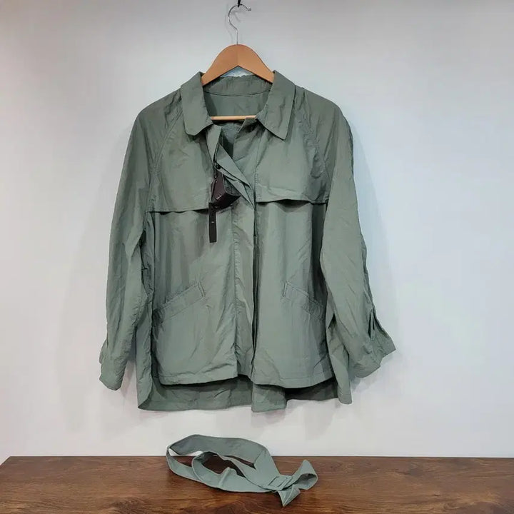 [BUNJANG] Vera Wang Windbreaker Jacket / 베라왕 바람막이 벨트 미사용 자켓 100