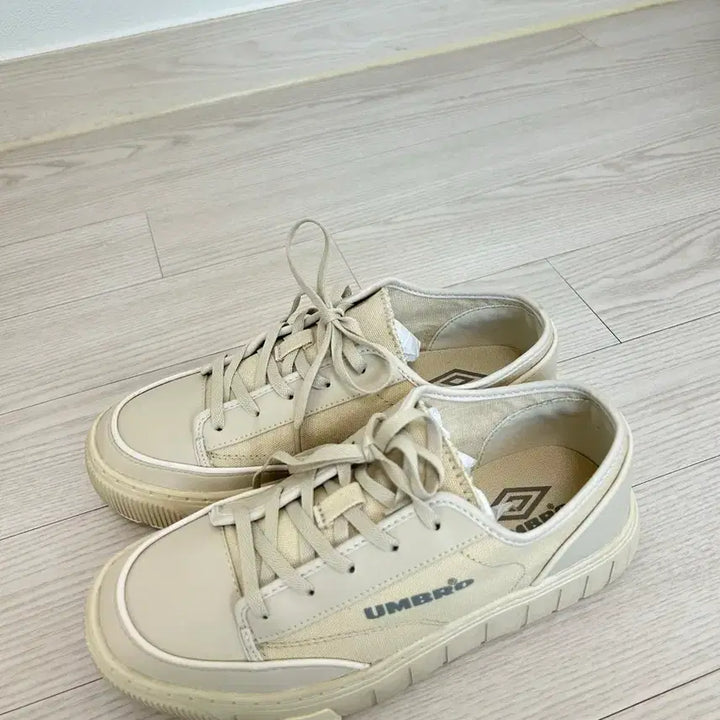 [BUNJANG] UMBRO Tobi Flight Beige Sneakers 240 / 엄브로(UMBRO) 토비 플라이트 베이지 스니커즈 240