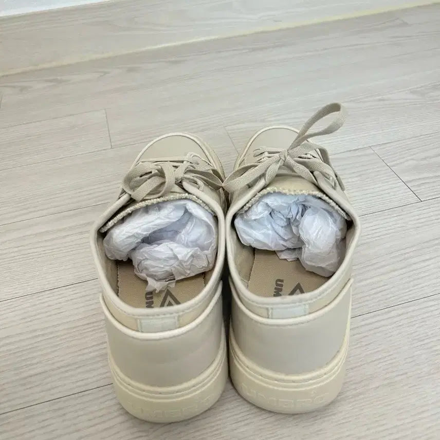 [BUNJANG] UMBRO Tobi Flight Beige Sneakers 240 / 엄브로(UMBRO) 토비 플라이트 베이지 스니커즈 240