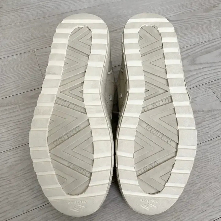 [BUNJANG] UMBRO Tobi Flight Beige Sneakers 240 / 엄브로(UMBRO) 토비 플라이트 베이지 스니커즈 240