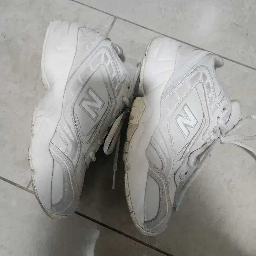 [BUNJANG] New Balance White Sneakers 230 / 뉴발란스 흰색 운동화 230