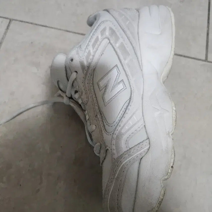 [BUNJANG] New Balance White Sneakers 230 / 뉴발란스 흰색 운동화 230