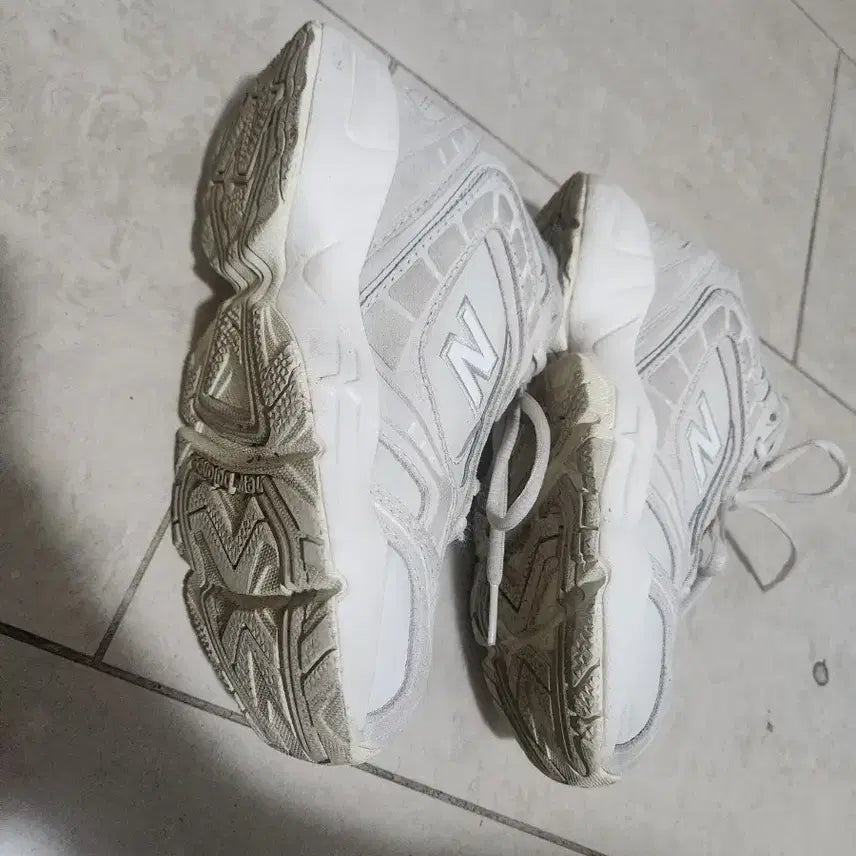 [BUNJANG] New Balance White Sneakers 230 / 뉴발란스 흰색 운동화 230