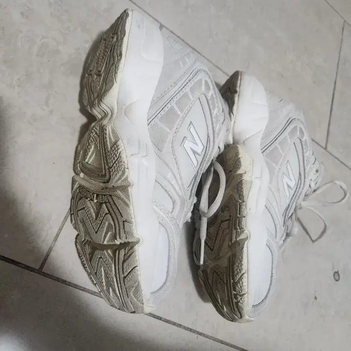 [BUNJANG] New Balance White Sneakers 230 / 뉴발란스 흰색 운동화 230