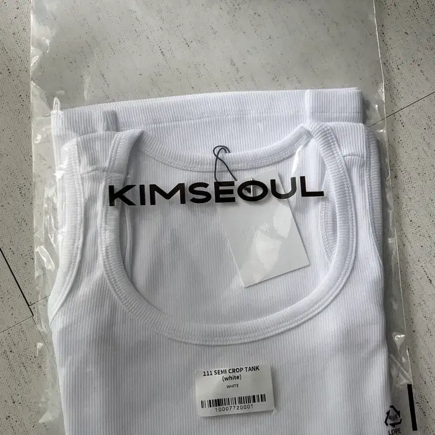 [SOLD OUT] 킴서울 킴즈서울 새상품) 111 세미크롭 탱크탑 화이트