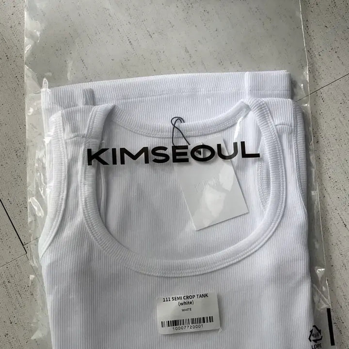 [SOLD OUT] 킴서울 킴즈서울 새상품) 111 세미크롭 탱크탑 화이트