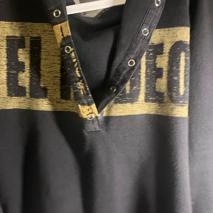 [SOLD OUT] 00s 프린팅 빈티지 펑크 버튼 후드티 딱붙 티 핀터갈오네갸루나나갈베메