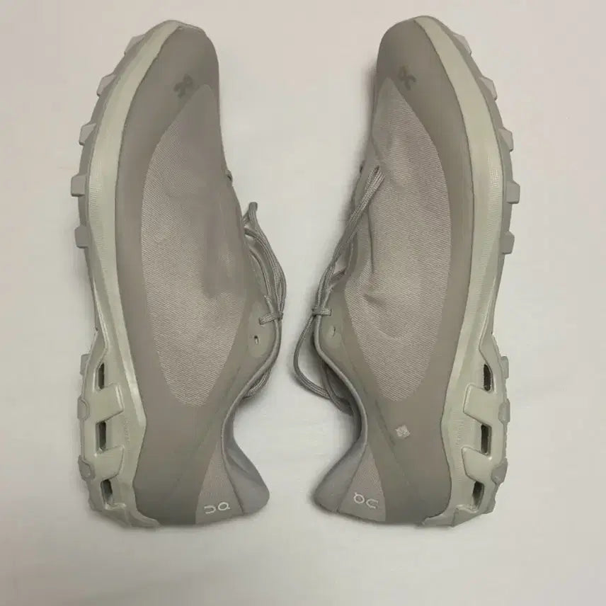 [SOLD OUT] 새상품 온러닝 파프paf 클라우드 벤쳐 아이스 문 260