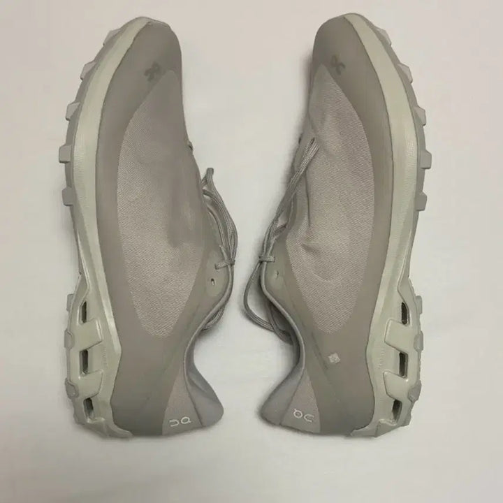 [SOLD OUT] 새상품 온러닝 파프paf 클라우드 벤쳐 아이스 문 260