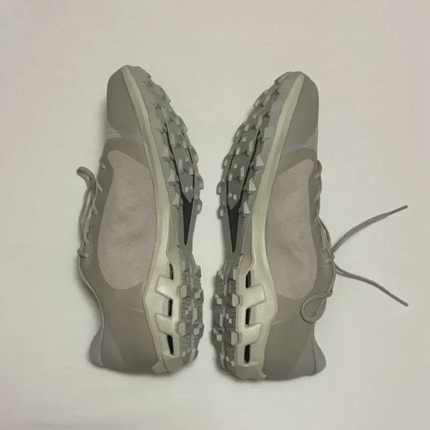 [SOLD OUT] 새상품 온러닝 파프paf 클라우드 벤쳐 아이스 문 260