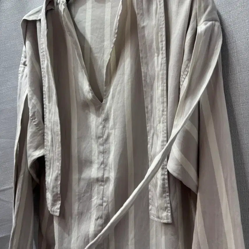[BUNJANG] Joseph Silk Blend Tie Neck Blouse / 조셉 정품 타이 넥 실크혼방 블라우스 (55~66)