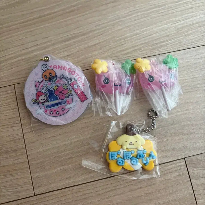 [BUNJANG] 다마고치 거울 키링 가챠 막대사탕 가챠 산리오 네임택 가챠 판매합니다 / 다마고치 거울 키링 가챠 막대사탕 가챠 산리오 네임택 가챠 판매합니다
