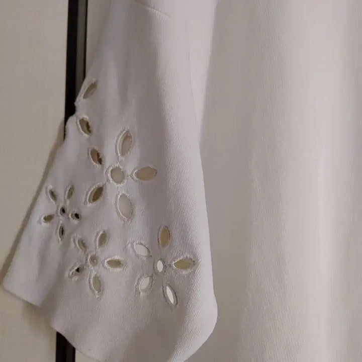 [BUNJANG] ZARA White Punching Short Sleeve Knit Top / ZARA 화이트 펀칭 반팔 니트