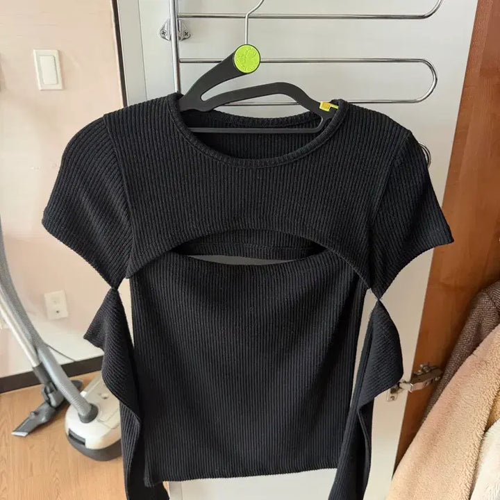 [BUNJANG] Black Slit Basic T-Shirt / 블랙 트임 기본티