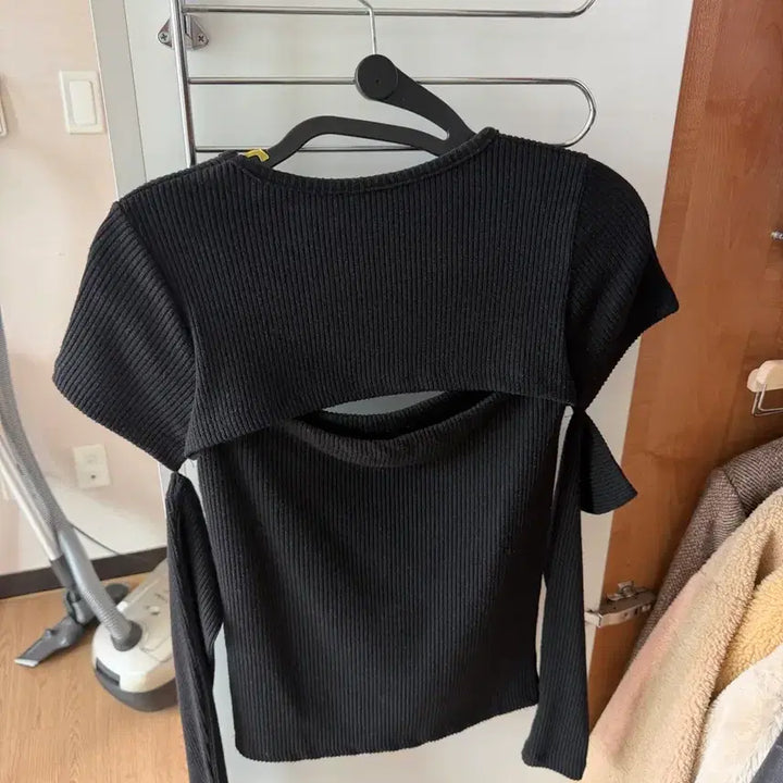 [BUNJANG] Black Slit Basic T-Shirt / 블랙 트임 기본티
