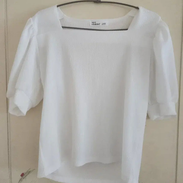 [SOLD OUT] 자바라 화이트 퍼프 블라우스