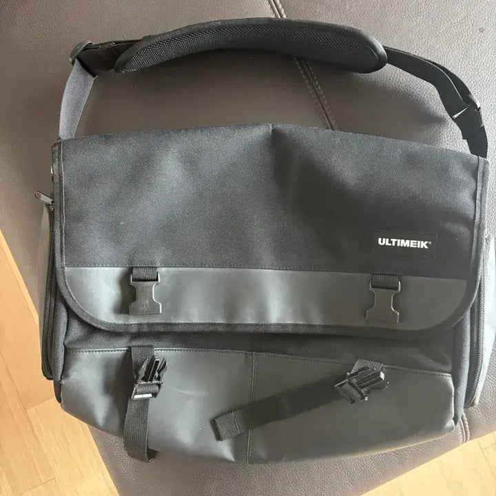 [SOLD OUT] ULTIMEIK 메신저백