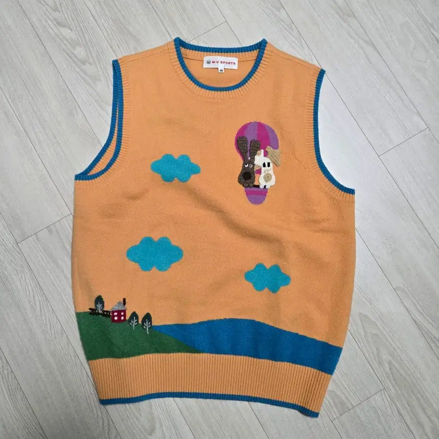 [BUNJANG] MU SPORTS Cashmere 100% Embroidered Knit Vest / 엠유스포츠 캐시미어100% 캐릭터 자수 니트 베스트 조끼