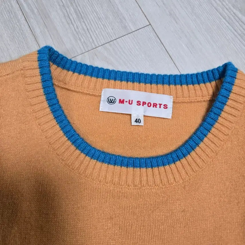 [BUNJANG] MU SPORTS Cashmere 100% Embroidered Knit Vest / 엠유스포츠 캐시미어100% 캐릭터 자수 니트 베스트 조끼