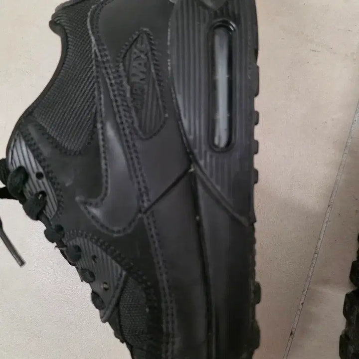 [BUNJANG] Nike Air Max 90 All Black Sneakers / 나이키 에어맥스90ㅡ올블랙 245