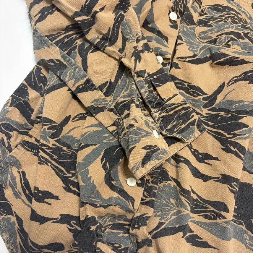 [BUNJANG] 일본 구제매장에서 구입한 카모패턴 셔츠 팝니다.(택m) / 일본 구제매장에서 구입한 카모패턴 셔츠 팝니다.(택m)