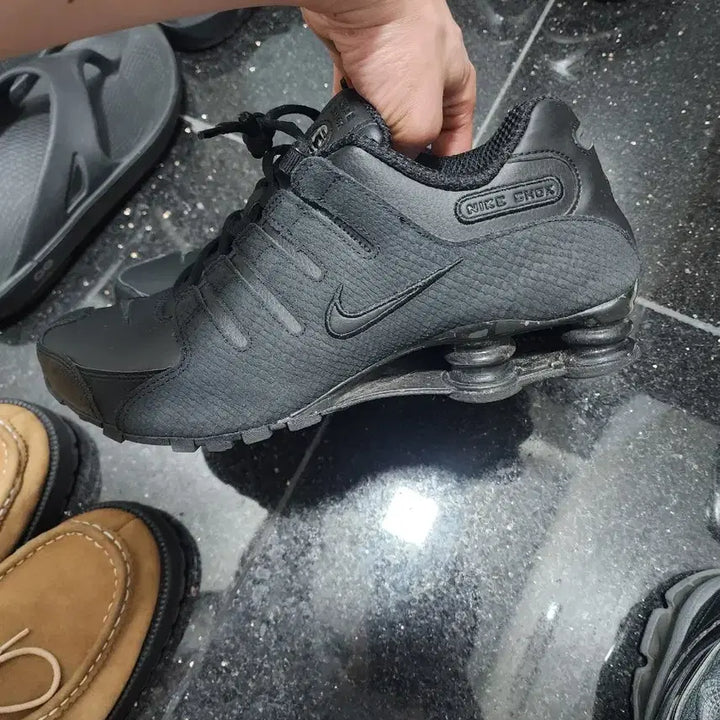 [BUNJANG] Nike Shox NZ Black Sneakers / (정품)나이키 샥스 블랙 NZ M 275사이즈