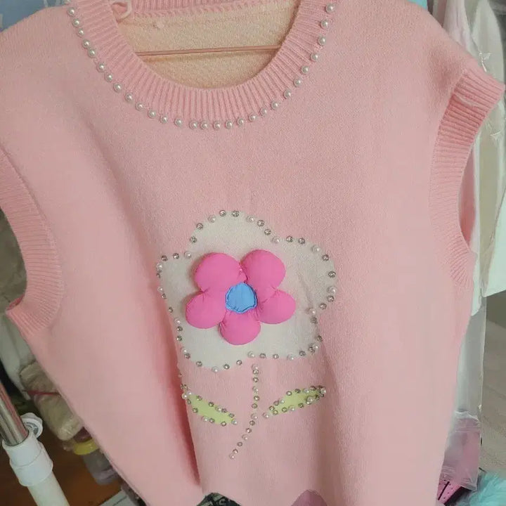 [BUNJANG] Pink Floral Pearl Embellished Knit Vest / 핑크 꽃무늬 진주 장식 니트 조끼 수입