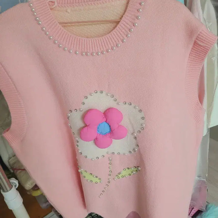 [BUNJANG] Pink Floral Pearl Embellished Knit Vest / 핑크 꽃무늬 진주 장식 니트 조끼 수입