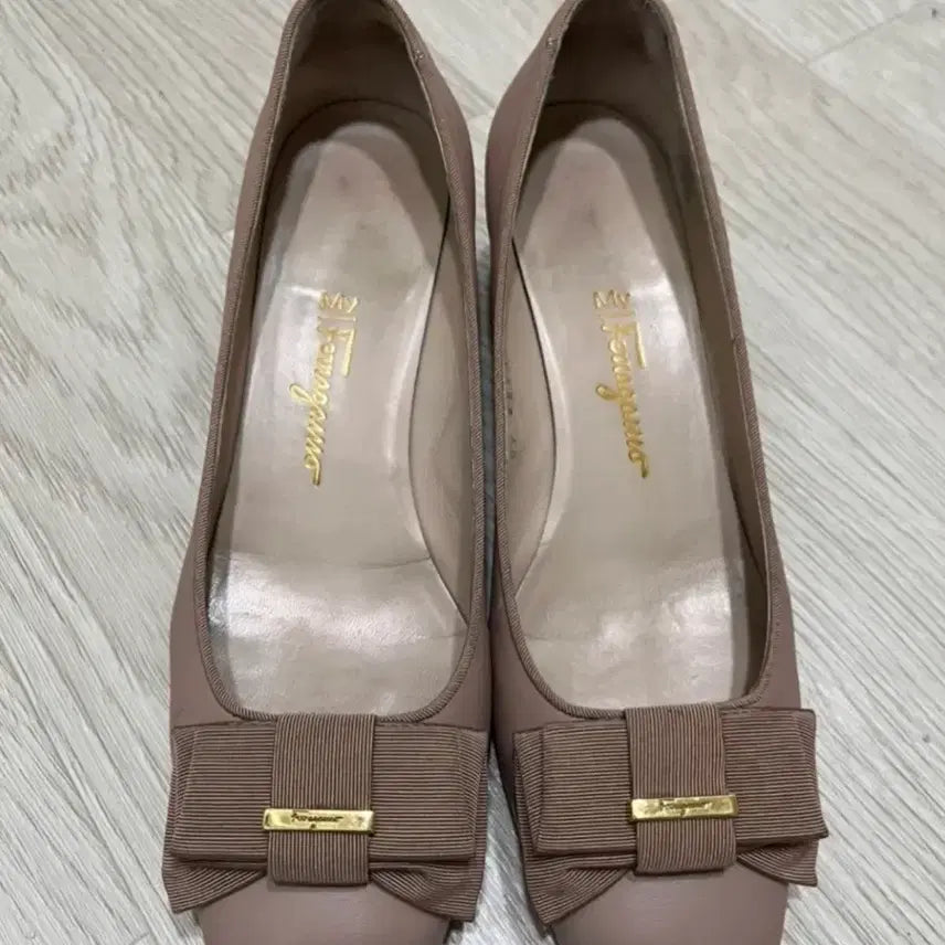 [BUNJANG] My Ferragamo 마이 페라가모 My Muse_핑크 리본 미들힐 슈 / My Ferragamo 마이 페라가모 My Muse_핑크 리본 미들힐 슈