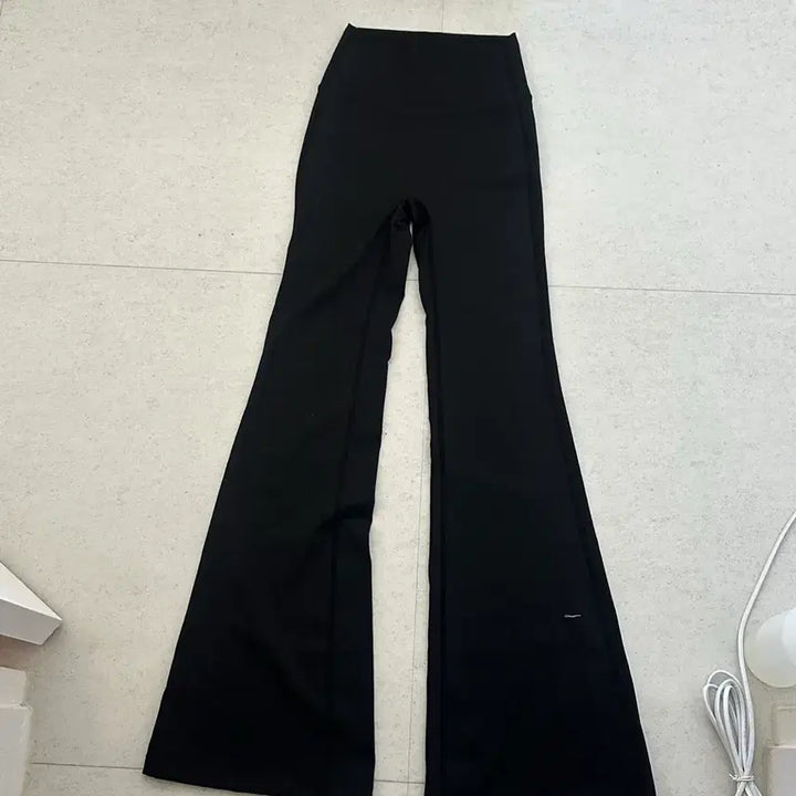 [SOLD OUT] 부츠컷 레깅스