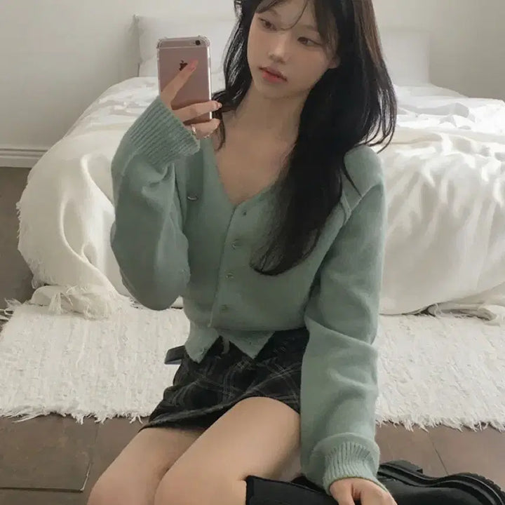 [BUNJANG] 지그재그 모어핏 로브네 펜던트 브이넥 크롭 니트 긴팔 가디건 / 지그재그 모어핏 로브네 펜던트 브이넥 크롭 니트 긴팔 가디건