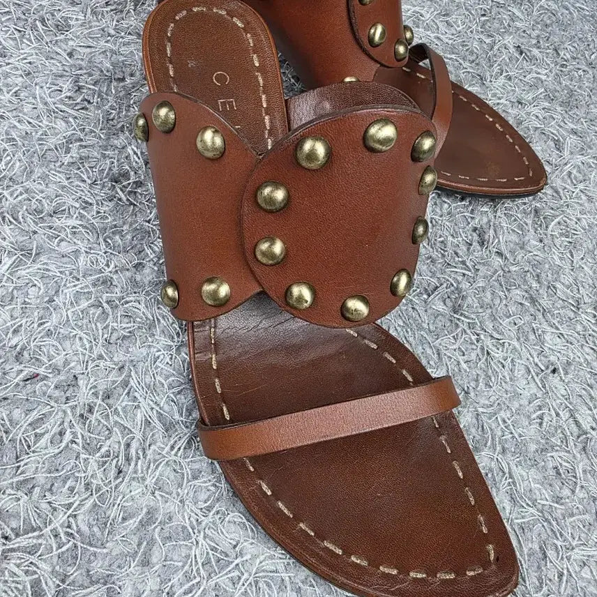 [SOLD OUT] 정품] 셀린느 스터드 뮬 샌들 브라운 EU37.5/245