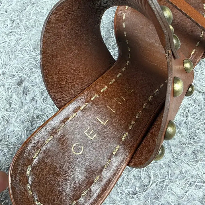 [SOLD OUT] 정품] 셀린느 스터드 뮬 샌들 브라운 EU37.5/245