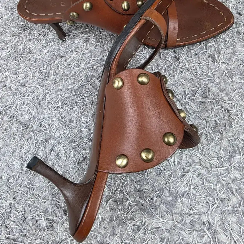 [SOLD OUT] 정품] 셀린느 스터드 뮬 샌들 브라운 EU37.5/245