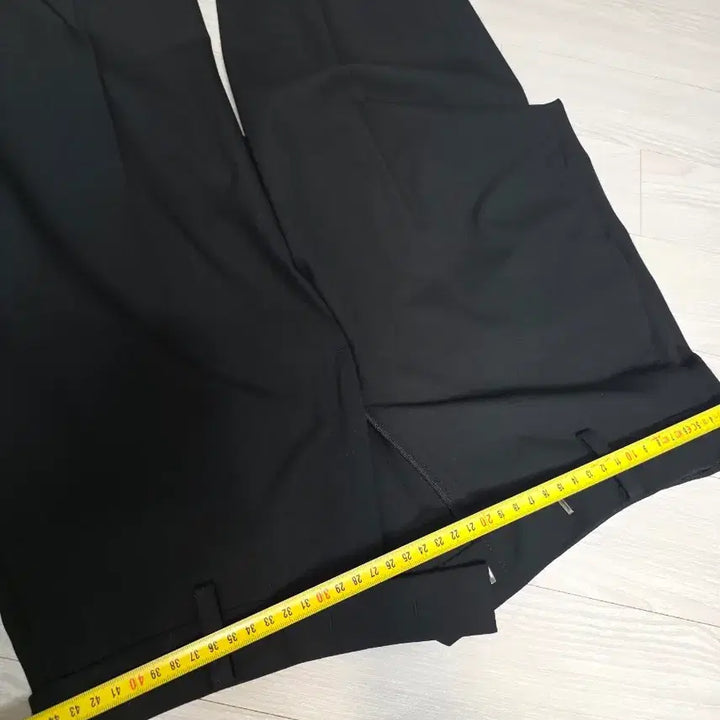 [SOLD OUT] 컨셉원 히든밴딩 테이퍼드 핏 슬랙스 32사이즈