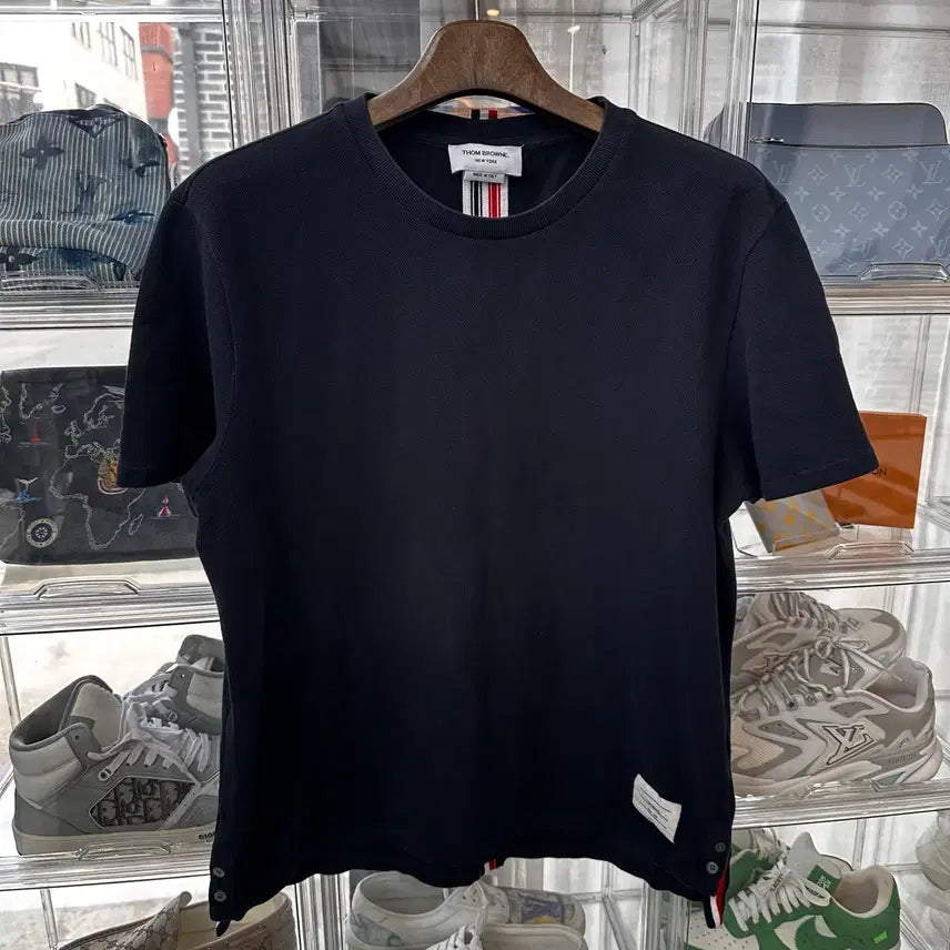 [BUNJANG] Thom Browne Tri-Color Short Sleeve T-shirt (Size 5) / 신형 톰브라운 백삼선 반팔티 5사이즈